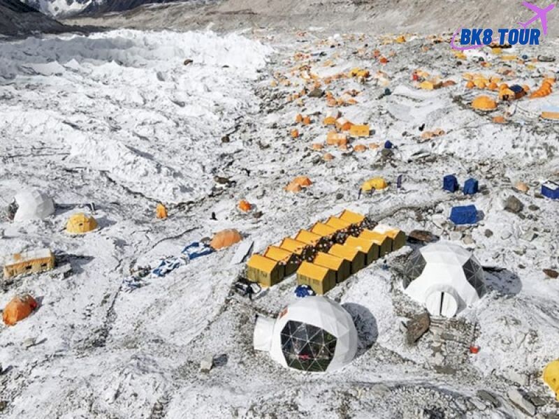 Trại căn cứ Everest là điểm xuất phát và đích cuối của cuộc hành trình