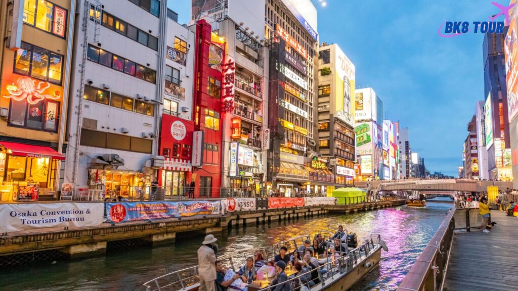 Osaka với cảnh lá vàng mùa thu ấn tượng với khách du lịch 