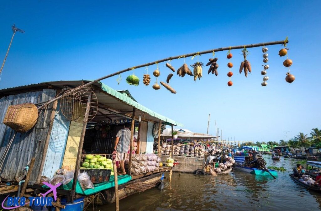 Bạn nên chú ý thời gian đi chợ nổi để không bỏ lỡ thời gian tốt nhất