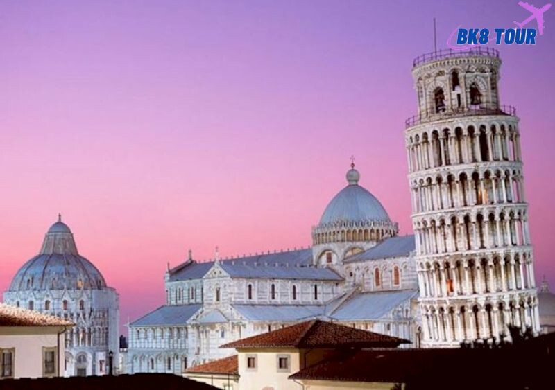 Các toà nhà trắng bằng cẩm thạch tại Pisa