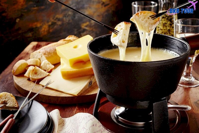 Món lẩu phô mai Cheese Fondue đầy hấp dẫn 