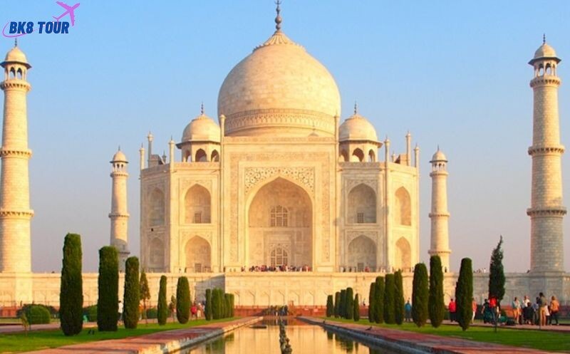 Taj Mahal  ở Agra - Một trong những kỳ quan thế giới nổi tiếng