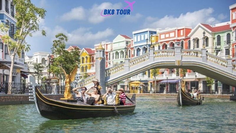 Bến thuyền Gondola tại Grand World Phú Quốc là một điểm độc đáo mang đến trải nghiệm tuyệt vời cho du khách