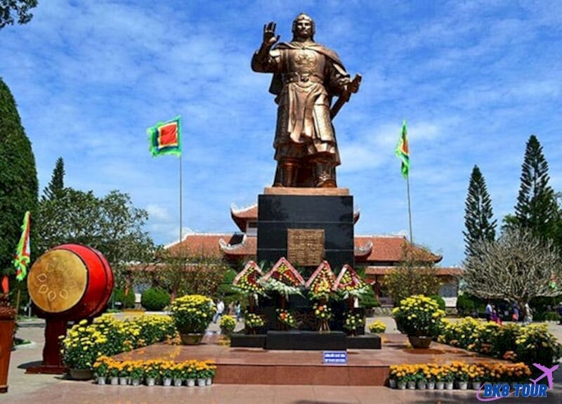 Tour Tháp Dương Long - Bảo tàng vua Quang Trung - Chùa Long Khánh