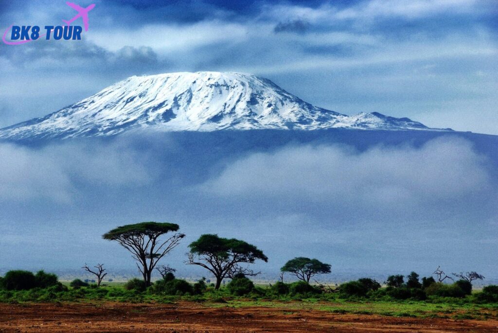 Lựa chọn đỉnh Kilimanjaro khi du lịch châu Phi