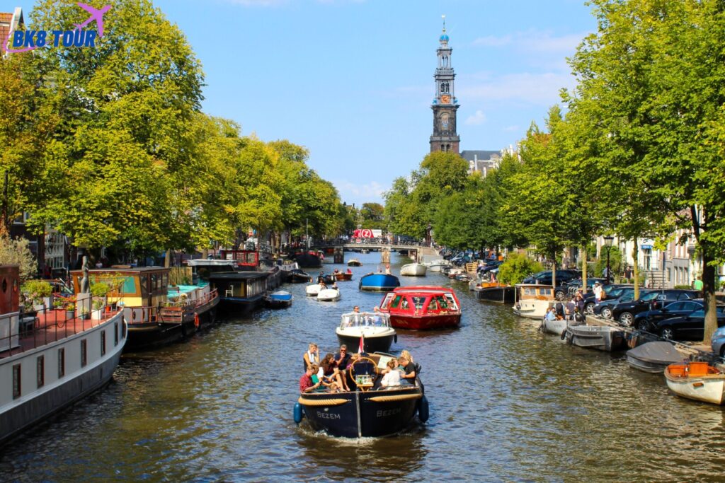 Kênh đào Amsterdam - điểm đến hấp dẫn khi du lịch Hà Lan