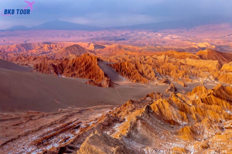 Sa mạc Valle de la Luna với màu sắc kỳ lạ