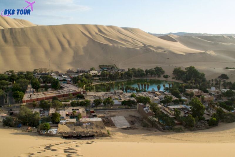 Sa mạc Huacachina với các ốc đảo nhỏ xinh