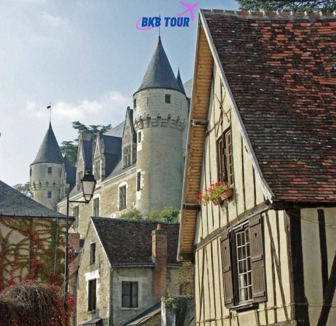Kinh nghiệm du lịch Pháp khám phá làng Montresor mới nhất 2024