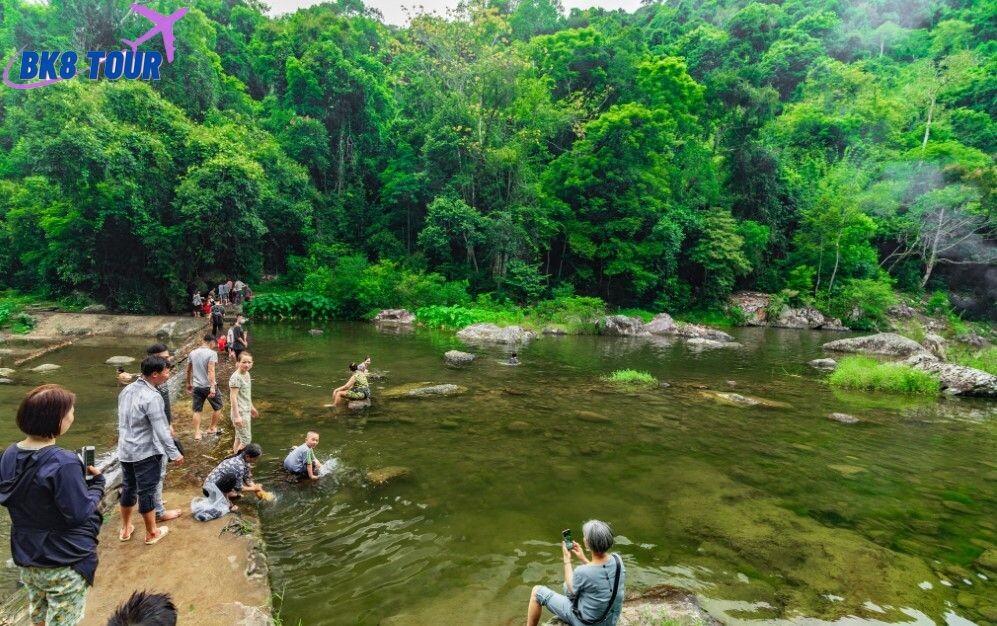 Khe Song - Thác Bạc là khu du lịch giúp bạn hòa mình với thiên nhiên xanh tươi